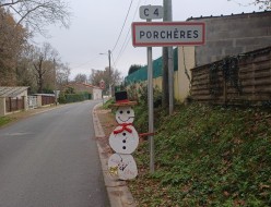 bonhomme neige entree bourg.jpg